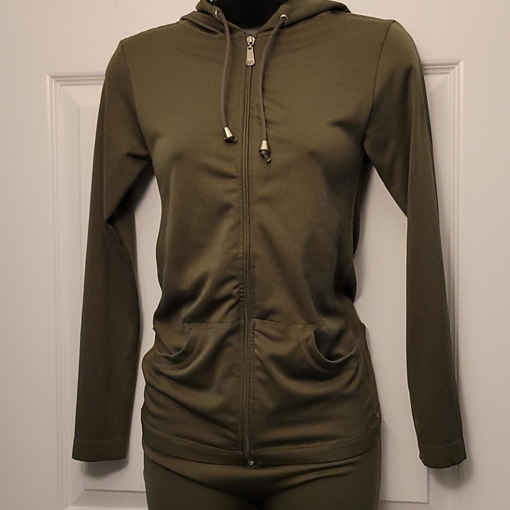 Tracksuit with hoodie